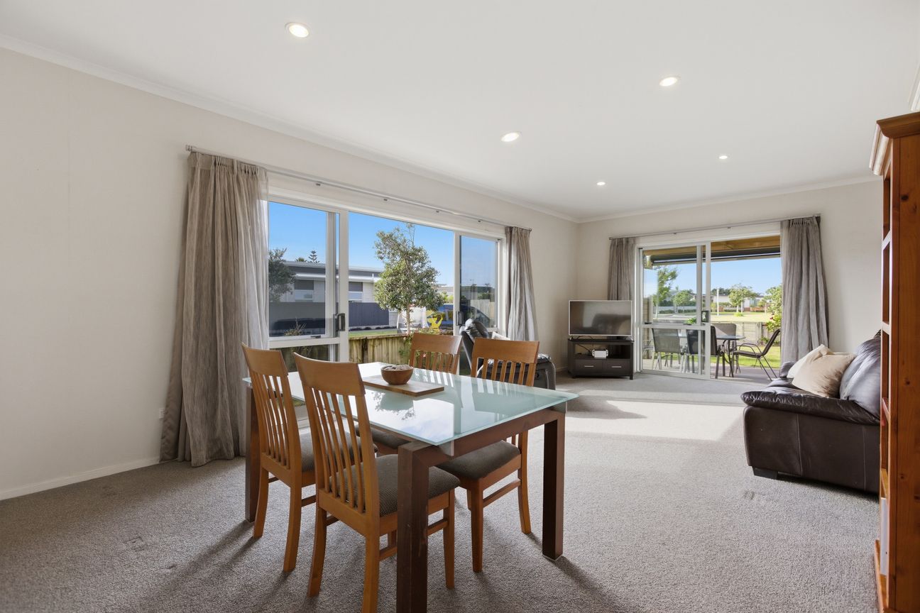 Parkside Living Just Moments from the Beach - Aanzicht 6