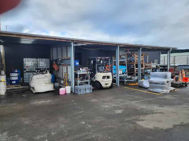 Workshop and yard in Plimmerton
