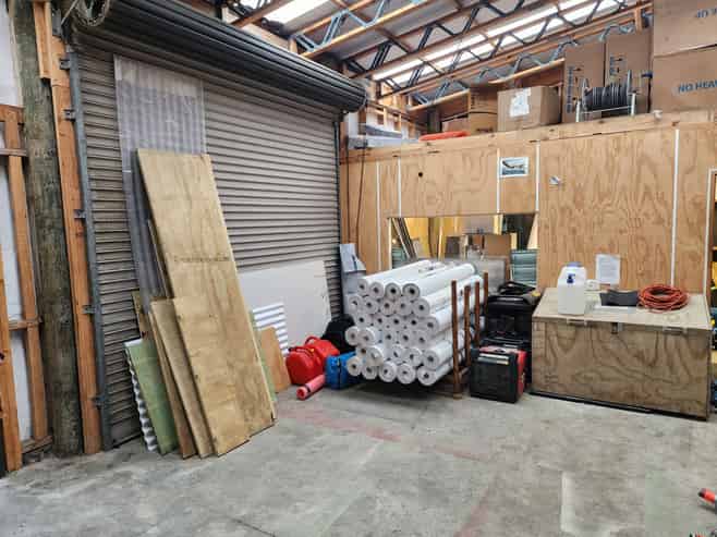 Workshop and yard in Plimmerton