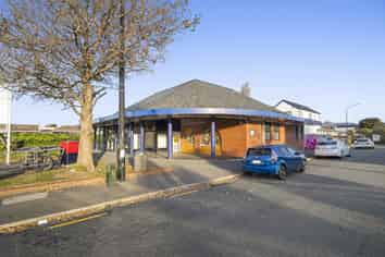 High Profile Corner Opportunity – Options Galore