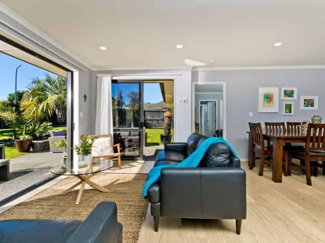 7 Lemon Grove Lane, Greenhithe