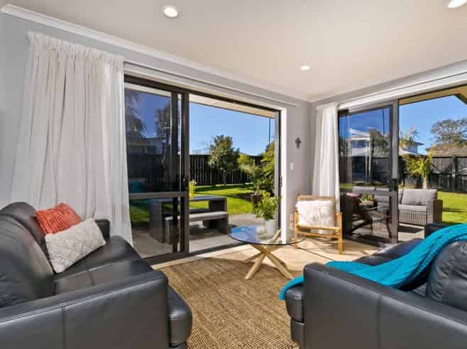 7 Lemon Grove Lane, Greenhithe