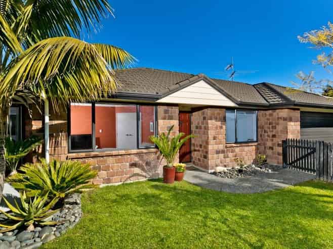 7 Lemon Grove Lane, Greenhithe