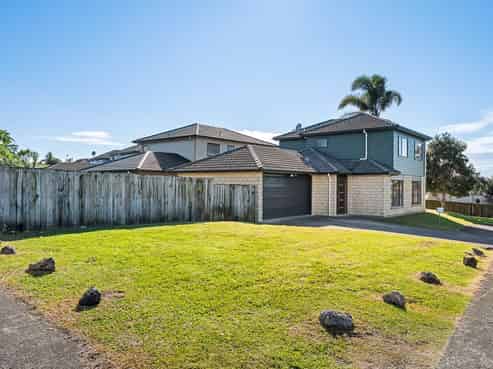 15 Riverglade Parkway, Te Atatu South