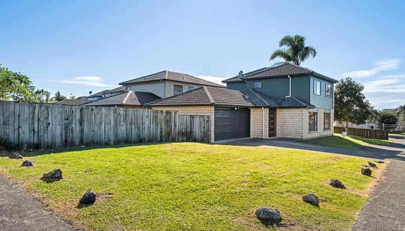 15 Riverglade Parkway, Te Atatu South