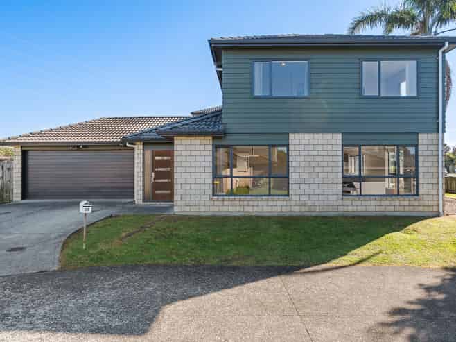 15 Riverglade Parkway, Te Atatu South