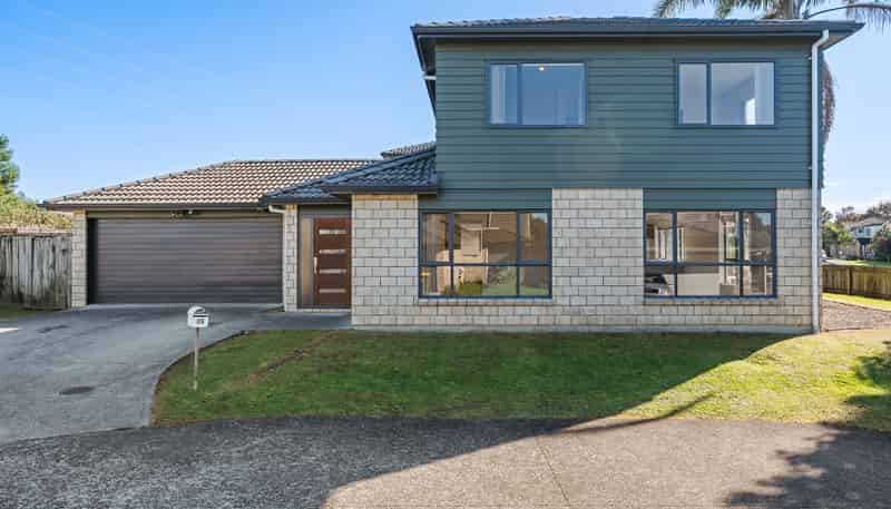 15 Riverglade Parkway, Te Atatu South
