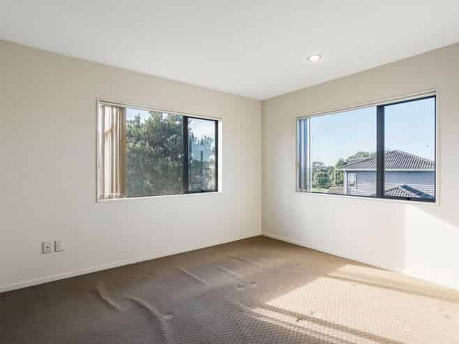 15 Riverglade Parkway, Te Atatu South