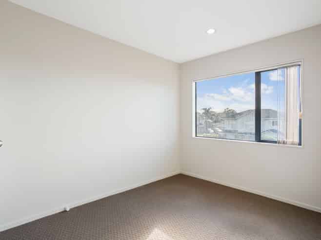 15 Riverglade Parkway, Te Atatu South
