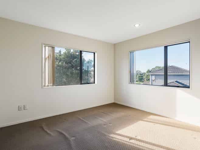 15 Riverglade Parkway, Te Atatu South