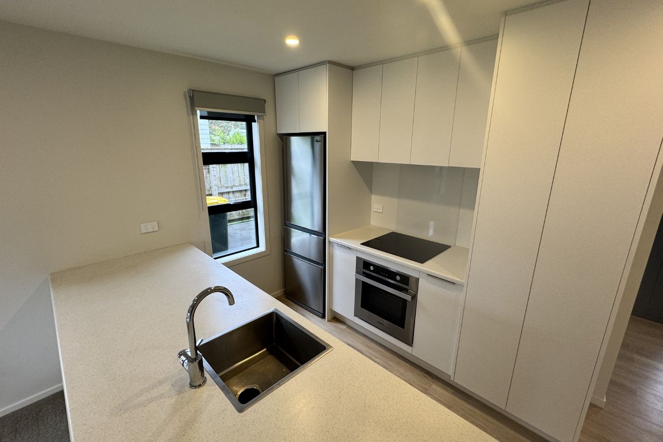 THREE BEDROOM TOWNHOUSE with so much to offer: - Όψη 2