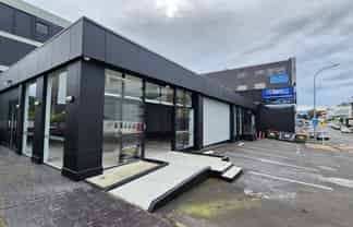 Incredible showroom with incredible corner profile