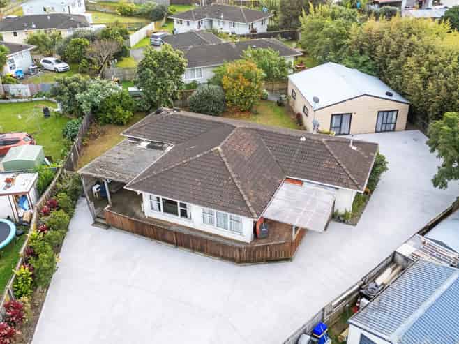 23 Chadwick Crescent, Mangere East