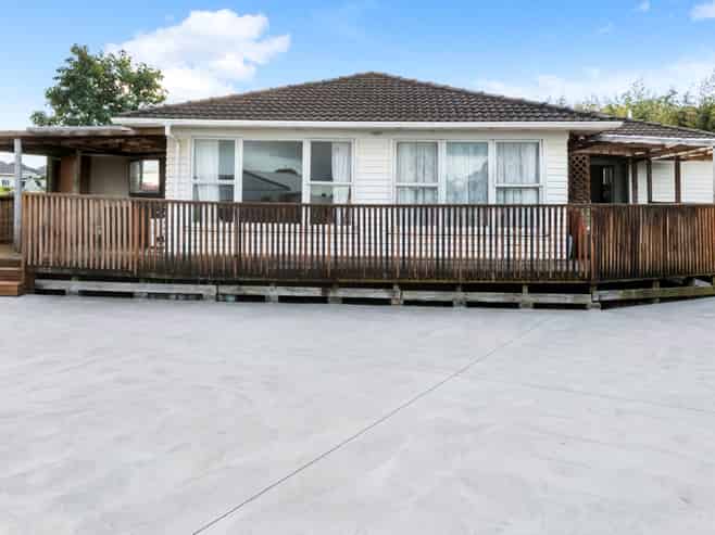 23 Chadwick Crescent, Mangere East