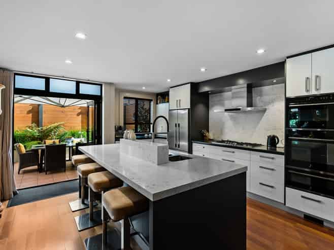 16 Conifer Grove, Kamo