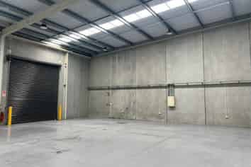 279m² Warehouse For sale
