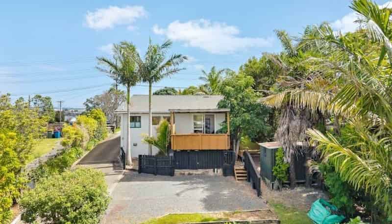 899 East Coast Road, Northcross