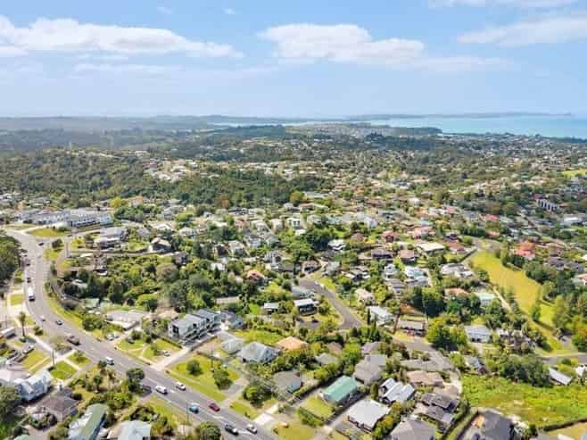 899 East Coast Road, Northcross
