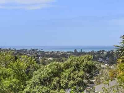 899 East Coast Road, Northcross
