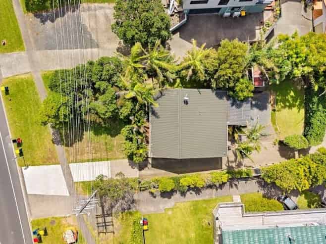 899 East Coast Road, Northcross