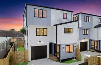 1 Lusty Lush, Mangere East