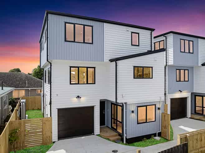1 Lusty Lush, Mangere East