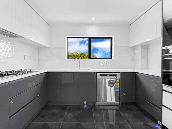 1 Lusty Lush, Mangere East