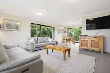 180 St. James Dr, Huntington