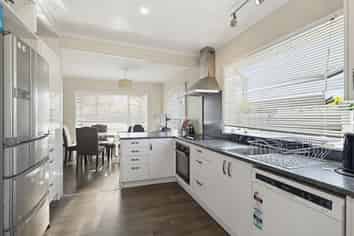 411 Hastings St South, Akina
