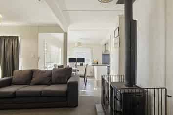 411 Hastings St South, Akina