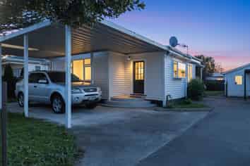 411 Hastings St South, Akina