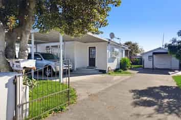 411 Hastings St South, Akina