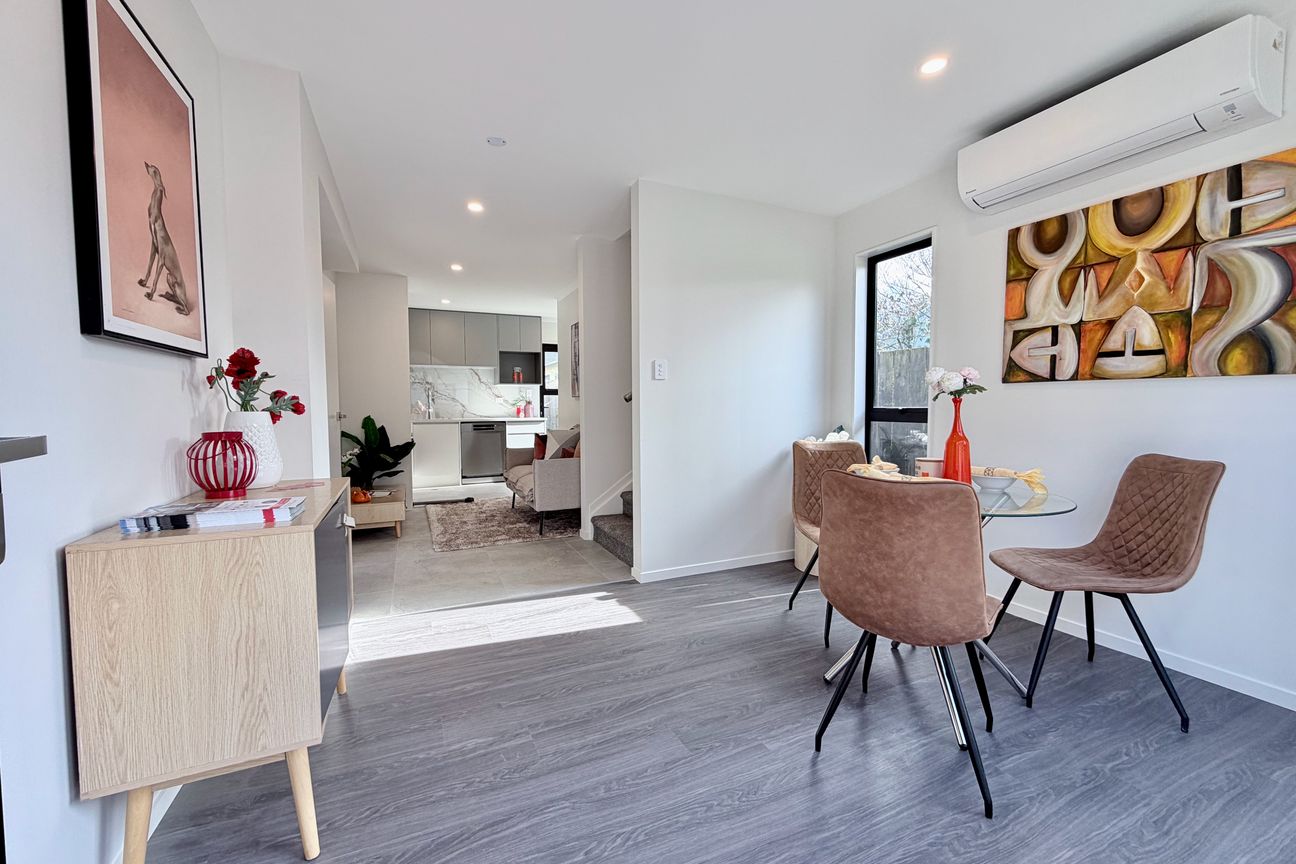 Large Floor area 112, Garage, Freehold - Ansicht 3
