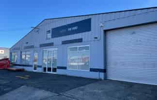 Modern Showroom/Warehouse 420m2