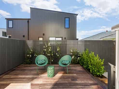 1/323 Riverside Drive, Waterloo