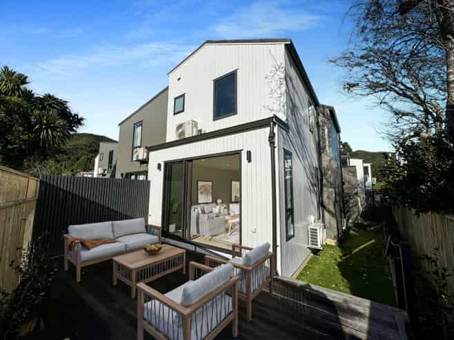 1/323 Riverside Drive, Waterloo