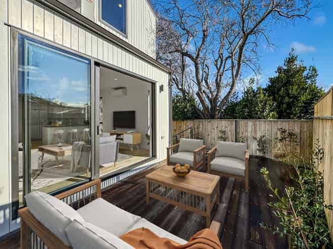 1/323 Riverside Drive, Waterloo