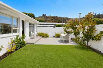2/37b  Main Road, Redcliffs
