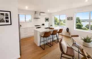 2/37b  Main Road, Redcliffs