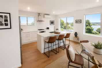 2/37b  Main Road, Redcliffs