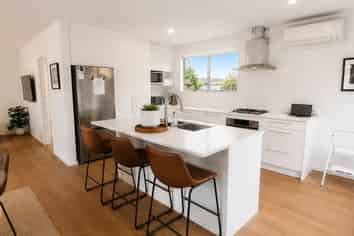 2/37b  Main Road, Redcliffs
