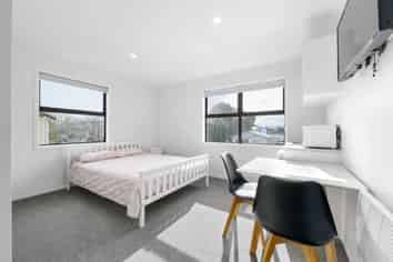 2/54a Cook Street, Hamilton East