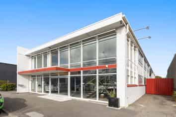 Impressive Standalone Warehouse on Montreal St