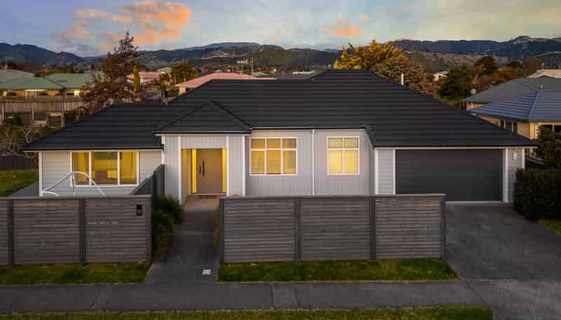 155 Guildford Drive, PARAPARAUMU BEACH