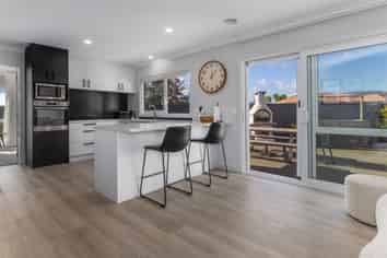 155 Guildford Drive, PARAPARAUMU BEACH