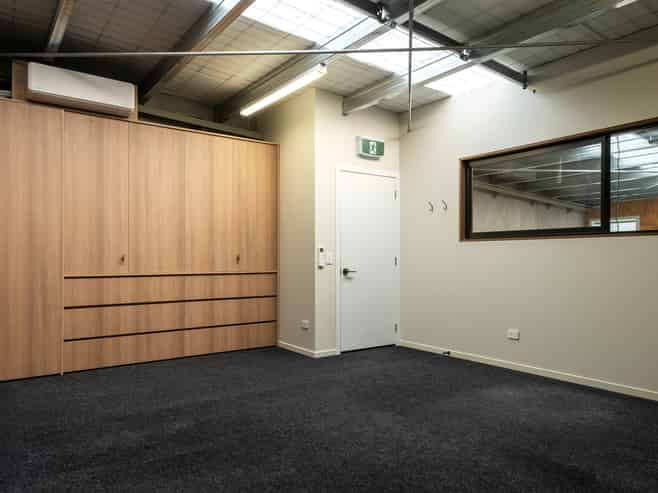 Warehouse/Office in Cube Court