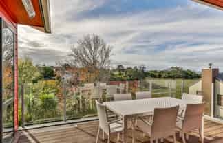 88 Tiroroa Avenue, Te Atatu South