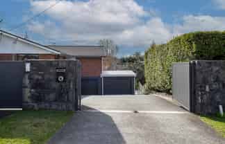 88 Tiroroa Avenue, Te Atatu South