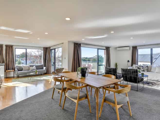 88 Tiroroa Avenue, Te Atatu South