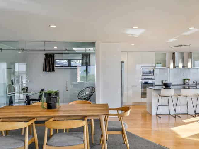 88 Tiroroa Avenue, Te Atatu South